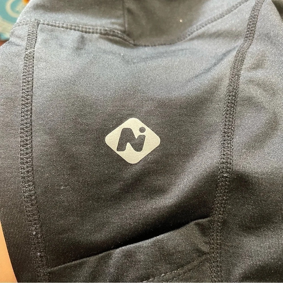 Naviskin Black Leggings Women’s XL Pockets Cropped - Picture 7 of 7